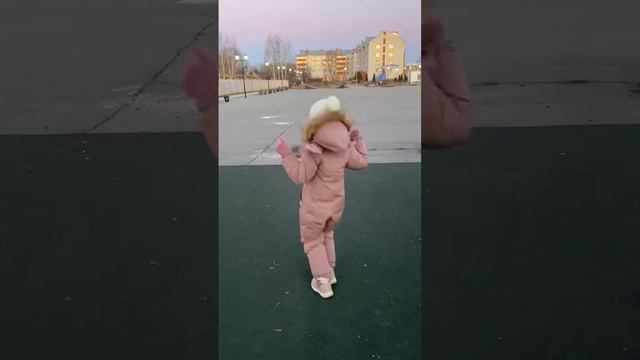 Это надо смотреть до конца ??? #веселыйтанец #танцыдлядетей #танцынаулице #танцы #топ #моменты