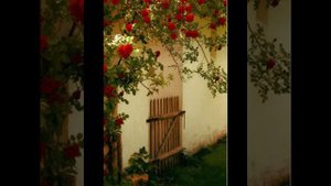 Как украсить дверь цветами