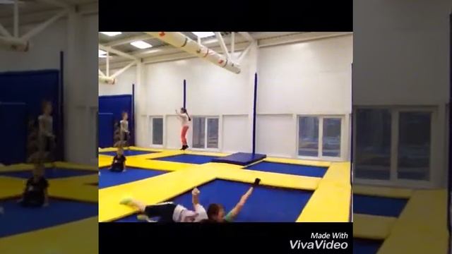 Жёсткий реслинг на батутах смотреть онлайн