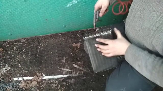 Забитый радиатор печки Пассат Б3. До чего доводит дешевый антифриз! смотреть онлайн