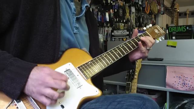 H44 HARMONY STRATOTONE 1955 thru SWART ATOMIC SPACE TONE TWEED 20 WATT AMP смотреть онлайн