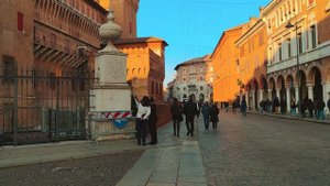 Гуляем со стильными итальянцами. Стритстайл прогулка по городу Феррара #24