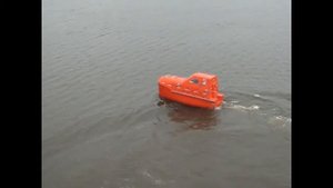 Испытание спасательной шлюпки свободного падения