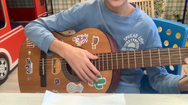 Играю песню РАЙОНЫ-КВАРТАЛЫ Группа Звери на акустической гитаре.#гитара#дляначинающих#группазвери#