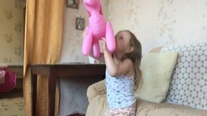 ИГРАЕМ С ПИНКИ ПАЙ РАСПАКОВКА НАДУВНОЙ ПОНИ MY LITTLE PONY PINKIE PIE МУЛЬТИК ДЛЯ ДЕТЕЙ