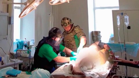 Врачи Военно-морского госпиталя извлекли из тела раненного бойца неразорвавшийся боеприпас