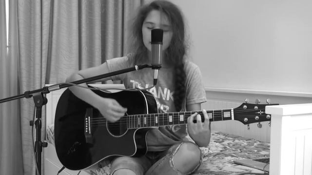 Девушка классно играет на гитаре. смотреть онлайн