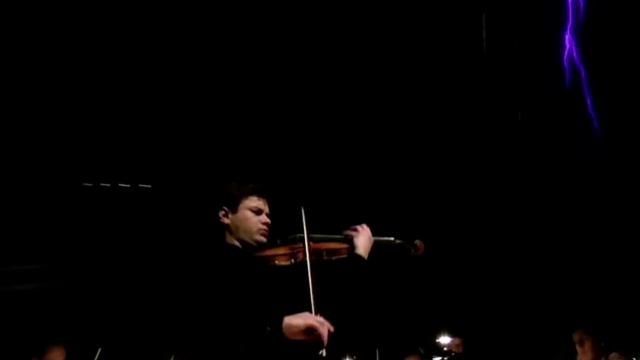 Геннадий Царегородцев. "Симфония". Стихи. (Читает — Наталья Явилина. Музыка — Антонио Вивальди) смотреть онлайн