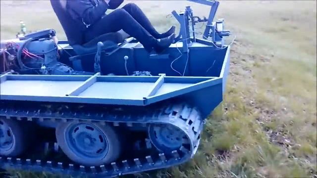 Самодельный вездеход на гусеницах.
