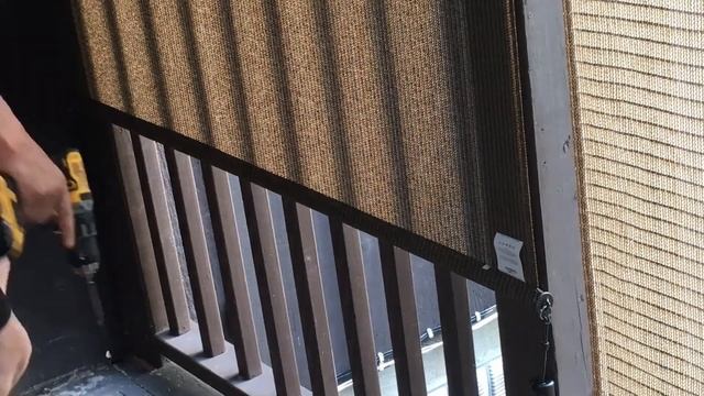 Coolaroo Exterior Roller Shade Mocha Light Filtering Cordless Outdoor hand crank 574403 474775 смотреть онлайн