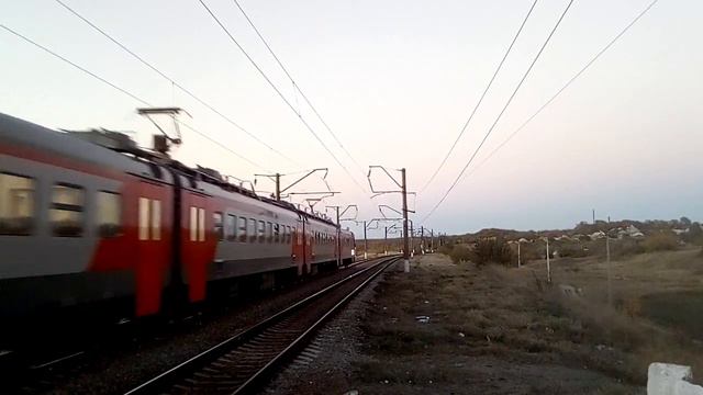 На закате дня электропоезд ЭП3Д-0012, о.п. Северо-Покровское смотреть онлайн