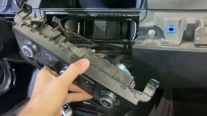 BMW E60 как снять штатную магнитолу