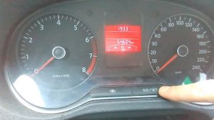 Установить время на приборной панели Фольксваген Поло Седан