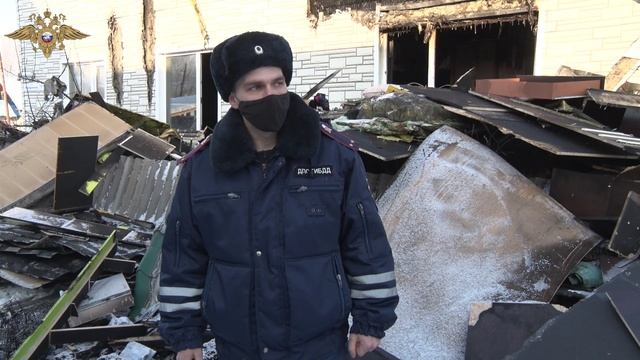 В Майминском районе полицейский помог пожарной бригаде при тушении пожара