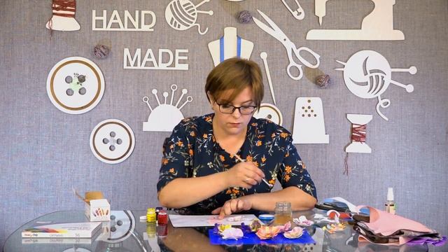 "Рукодельницы". В новой передаче расскажут о том, как из фоамирана сделать цветок анютины глазки. смотреть онлайн