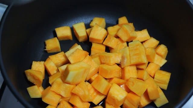 Тыквенные оладьи с кукурузной мукой / Рецепт с тыквой