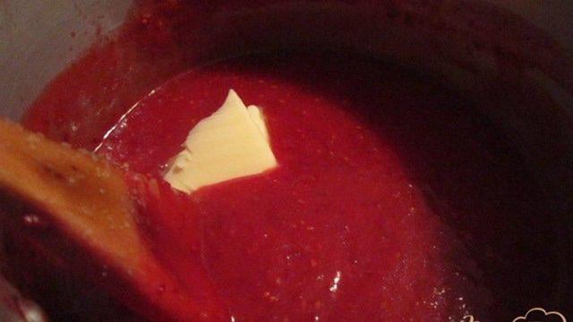 Говяжья печень с клюквенным соусом