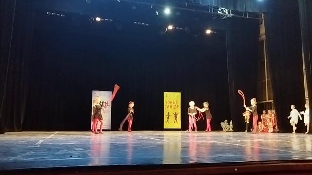 танец со скакалками