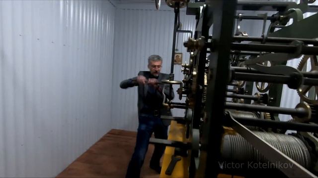 Как работают и заводятся куранты соборной колокольни Нижегородского кремля. смотреть онлайн