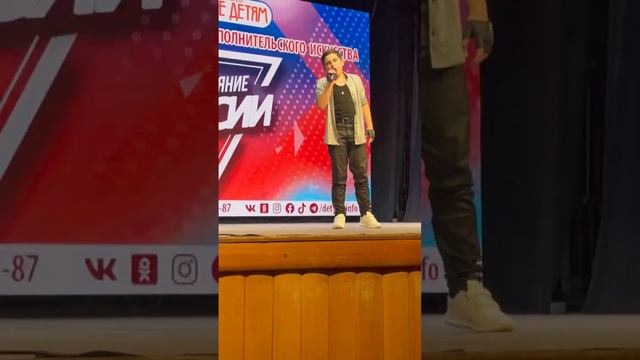 Шоу должно продолжаться. Фреди Меркули. исполняет Лев Вердян