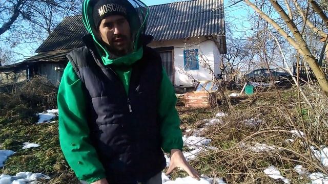 Сетчатое дно.Улья.Закрываем фольгоизолом.Для наращивания розплода сетчастое дно мы закрываем весной