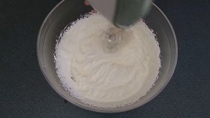 Как приготовить домашний крем для торта из сметаны и маскарпоне