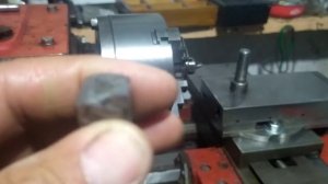 Як найти центр заготовки на токарному станку?