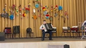_Катюша_. Исполняет Шор Иван, 9 лет (2 класс).
