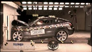 04-08 Chrysler Crossfire crash test (NHTSA Frontal)