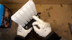 Заправка нового AGM аккумулятора электролитом