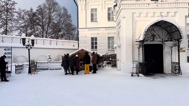 Казань. Прогулялись в Монастырь на Рождество, ещё не всё готово! Ледяных скульптур нет, но строят!🎄