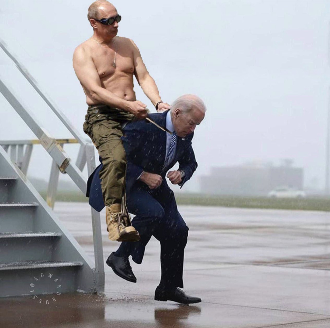Что вызвало недовольство людей властью. Джо Байден Мем. Джо Байден падает на трапе. Смешные фото Путина.