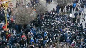 Националисты попытались сорвать митинг в поддержку Петра Порошенко