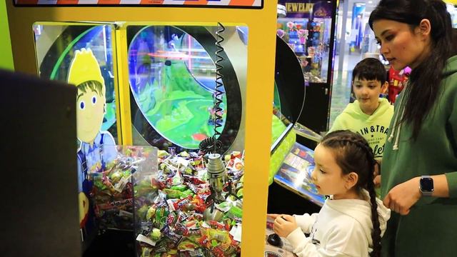 ИГРАЕМ 100 раз  в ДОРОГИХ АВТОМАТАХ С ИГРУШКАМИ!! 2-я часть