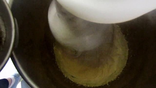 Технология приготовления масляного крема с желтками.Масляный крем с сахарным сиропом.