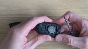 Wymiana baterii w kluczyku Citroen C5 Aircross C4 Picasso Cactus C3 DS4  keyless remote key battery