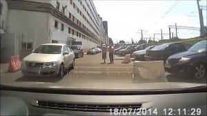 И тот, кто с песней по жизни шагает...