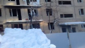 Заброшенную девяти-этажку на улице перспективной дом 10Б огородили забором