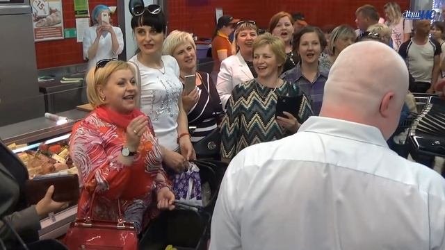 Необычный песенный флэшмоб в магазине 