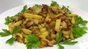 Жареные маслята с картошкой. Рецепт вкусной жареной картошки с грибами.mp4