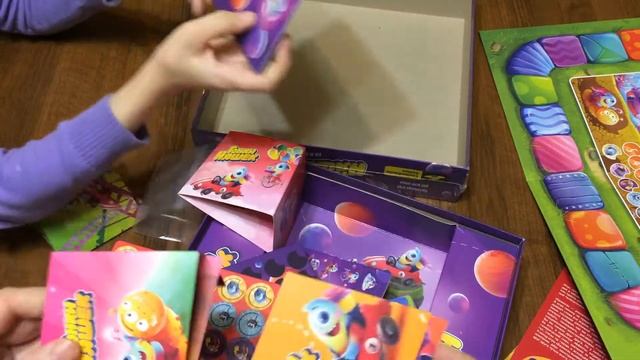 Распаковка настольной игры Гонки Няшек смотреть онлайн