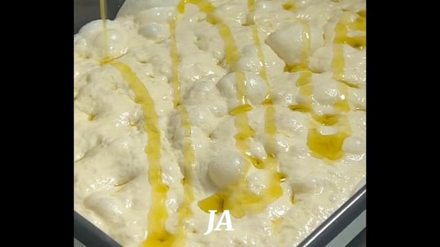 СНАЧАЛА ПОЛОЖИТЕ ДРОЖЖИ, САХАР и ВОДУ В БОЛЬШУЮ МИСКУ смотреть онлайн