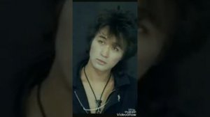 Ты выглядишь так не современно рядом со мной