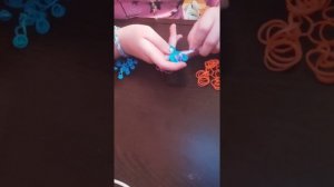 Как сделать браслет из резинок  с сердечком.??♥️??