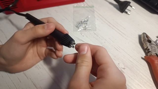 Замена иглы для выжигания на электроприборах Узор и Вязь, выпущенных после августа 2014 смотреть онлайн