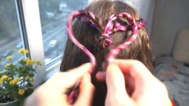 Сердечки из волос. Разные прически на день Валентина // Heart hairstyle. Valentine's Day Hairdo смотреть онлайн