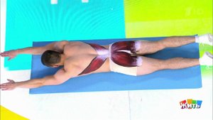 Лечим боль за одну минуту: упражнение от боли в по...е. Жить здорово! Фрагмент выпуска от 20.07.2021