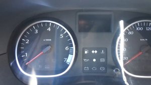 За какое время гаснет лампа низкого давления масла при запуске на горячую на Renault Duster F4R