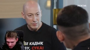 Ресторатор смотрит смешной анекдот