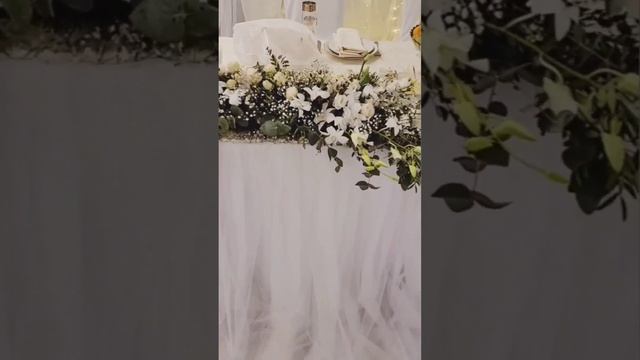 Оформление зимней свадьбы живыми цветами